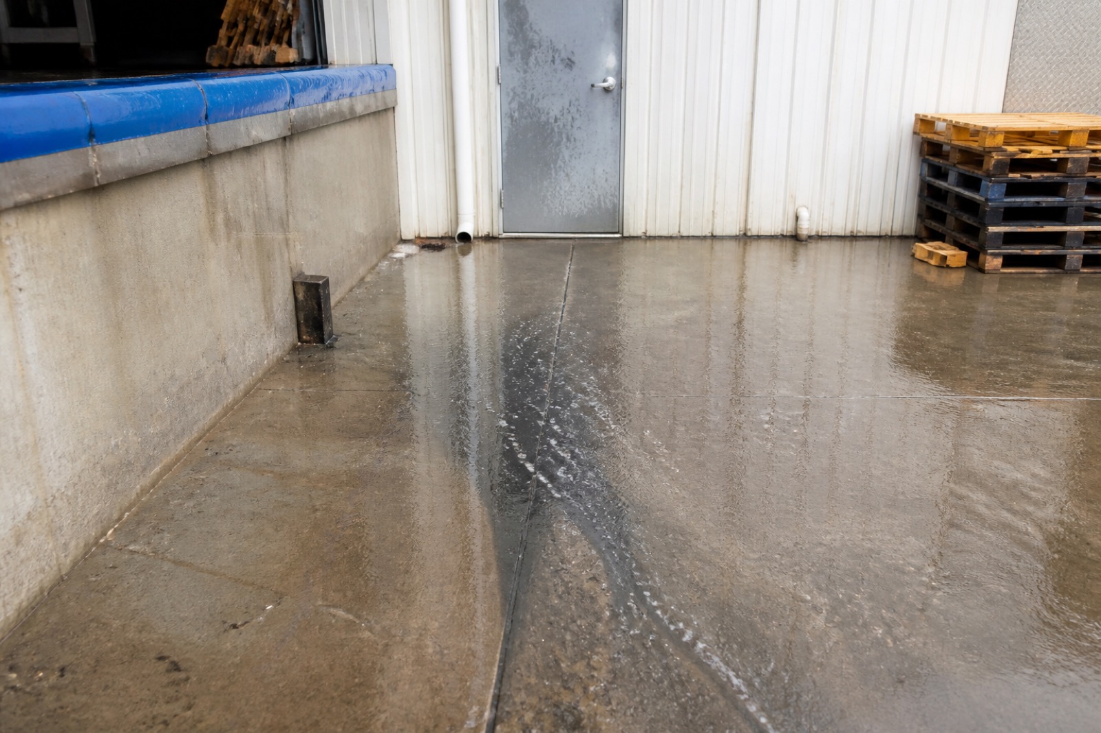 Commercial exterior clean-up